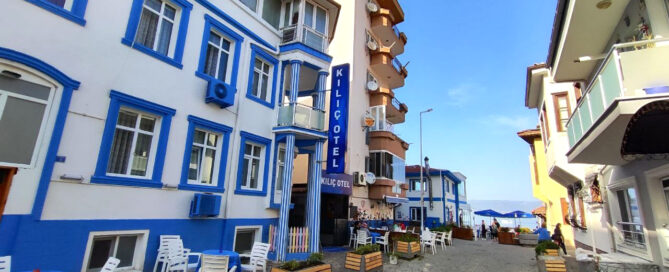 Mudanya’da nerede kalınır sorusuna kapsamlı bir yanıt bulacak, Mudanya otel fiyatları, konum avantajları, gezilecek yerler ve özellikle Mudanya Kılıç Otel’in neden tercih edilmesi gerektiği hakkında detaylı bilgi edineceksiniz.